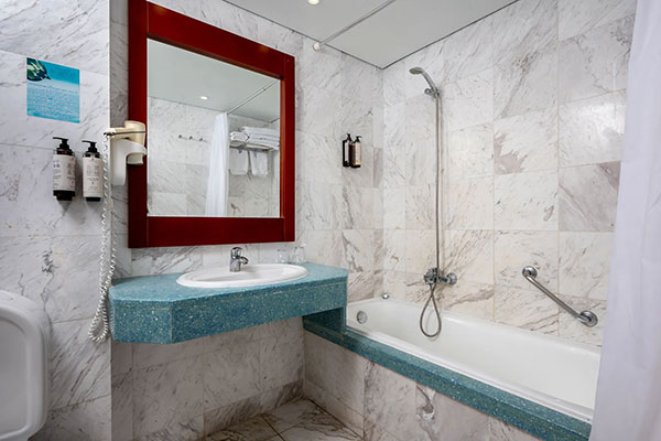 Economy Family Room with Land View (4 persons)