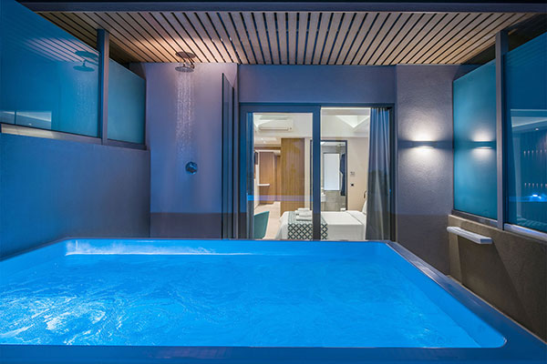 Suite with Outdoor Hot Tub and Sea View